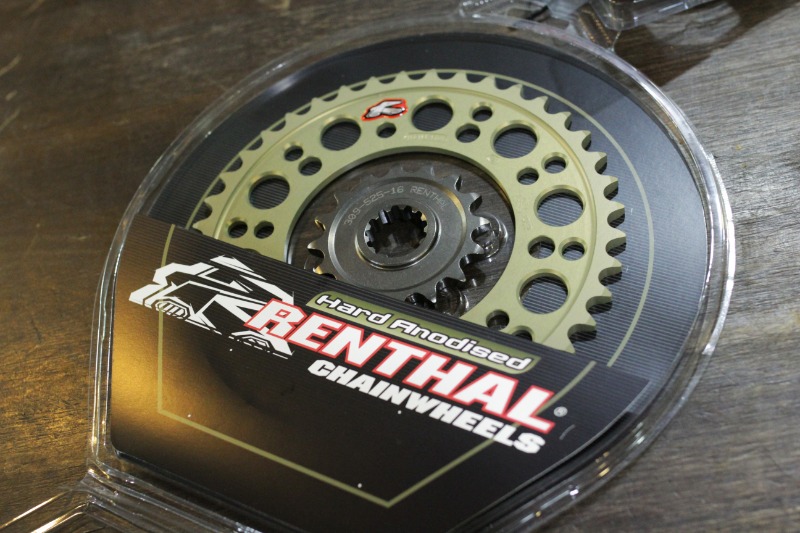 Renthal - Nhông dĩa cho Yamaha R1 15+