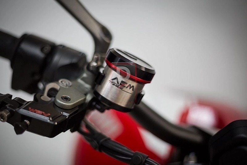 AEM - TITANIUM INTEGRATED BREMBO RCS FLUID TANK Brake/Clutch