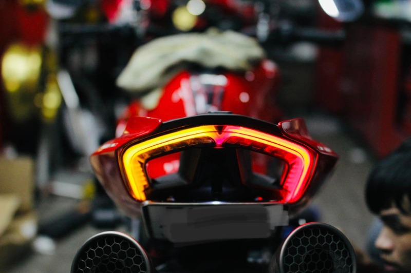 Autotech - Đèn hậu tích hợp xi nhan Ducati V4/SFS V4