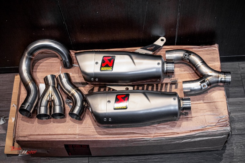 Akrapovic - slip-on 3/4 Ducati Monster 937 lun co nối bỏ bầu