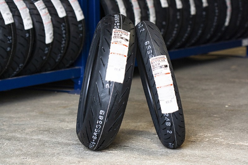BRIDGESTONE - Cặp vỏ Battlax S22 120/70/17 - 200/55/17