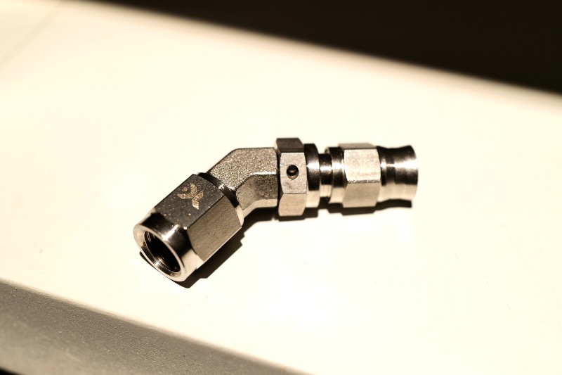 TK Racing - Đầu dầu Inox vuông cong 45 độ