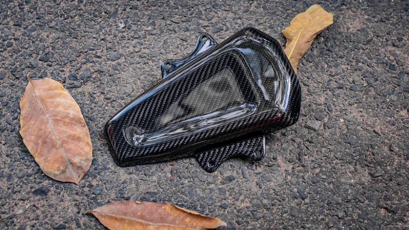 Oya - Ốp bảo vệ đáy bình xăng carbon Ducati Panigale V4